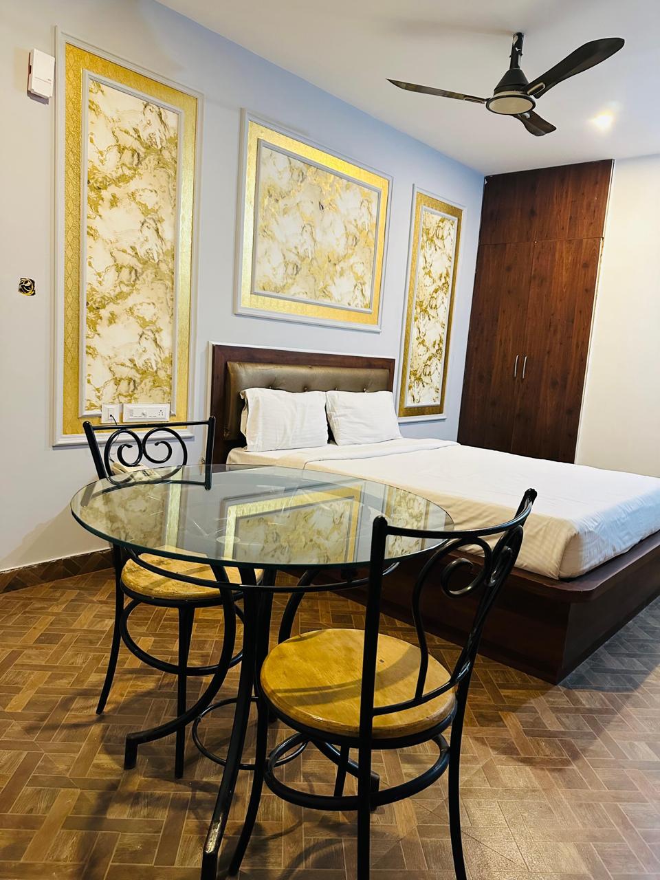 Emerald Suites